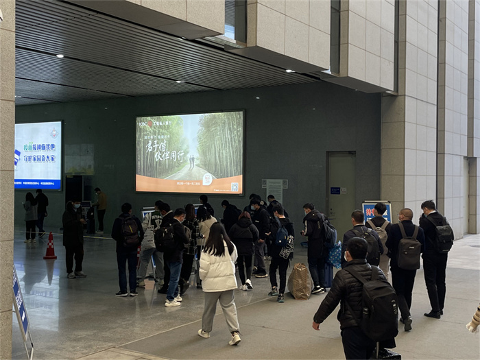 安阳高铁广告让旅客仿佛置身于“移动展厅”之中